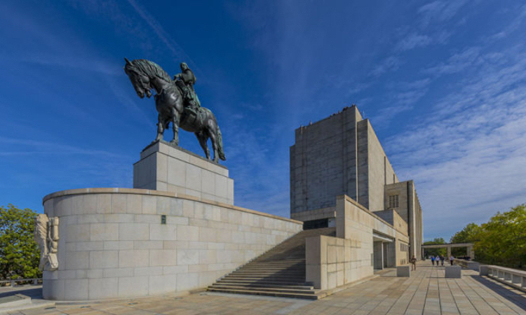 Exkluzivní návštěva Národního památníku na Vítkově – Křižovatky státnosti a Laboratoř moci